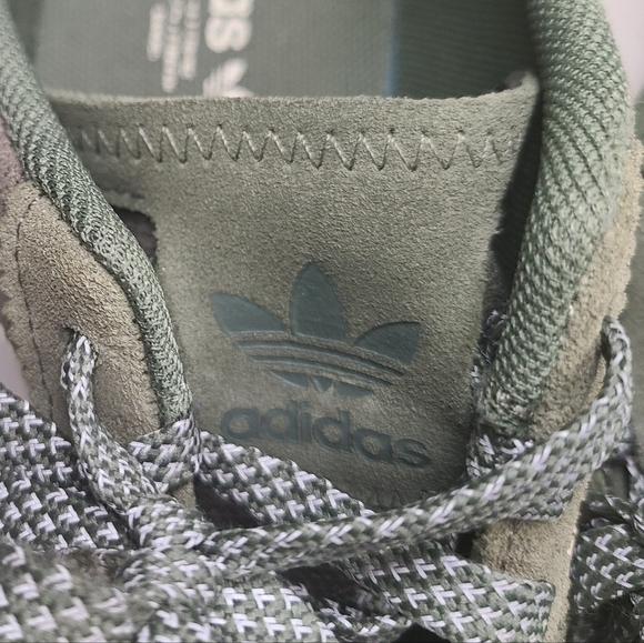 Adidas shoes - Picture 6 of 9